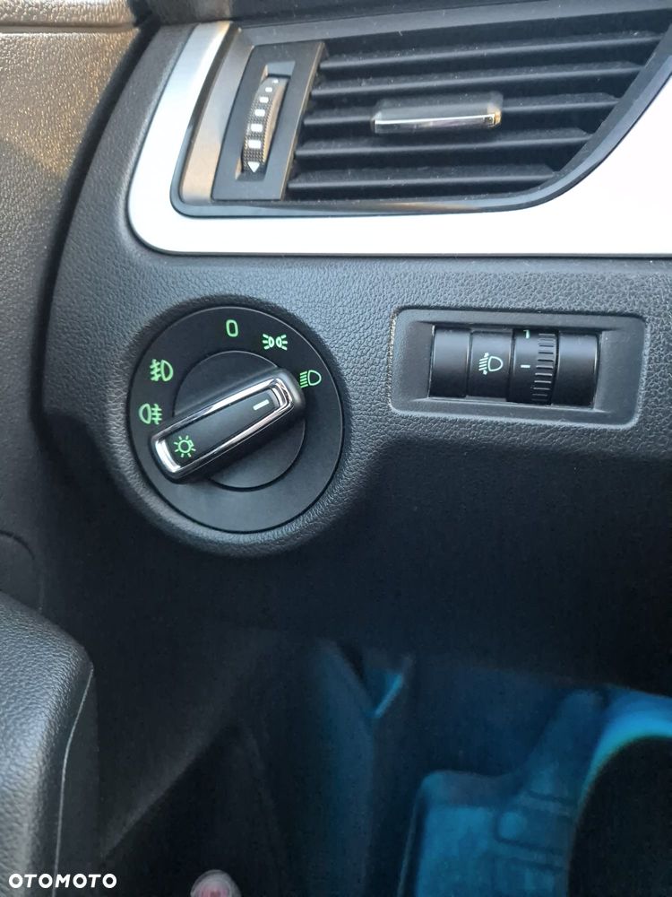Skoda RAPID 1.0 TSI Ambition - 13
