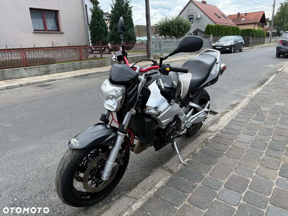 Suzuki GSR - 3