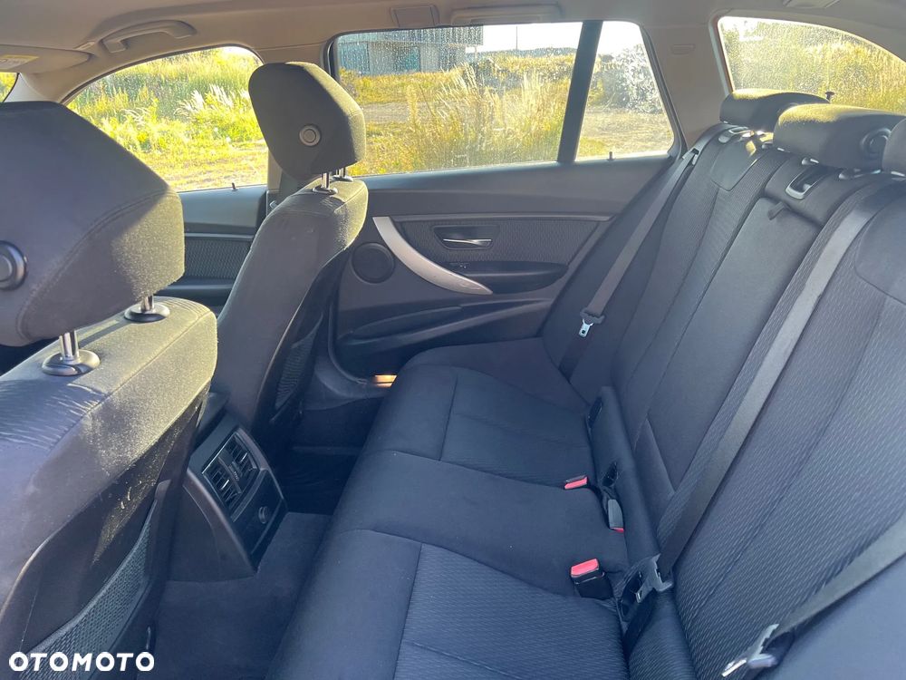 BMW Seria 3 320d Touring - 7