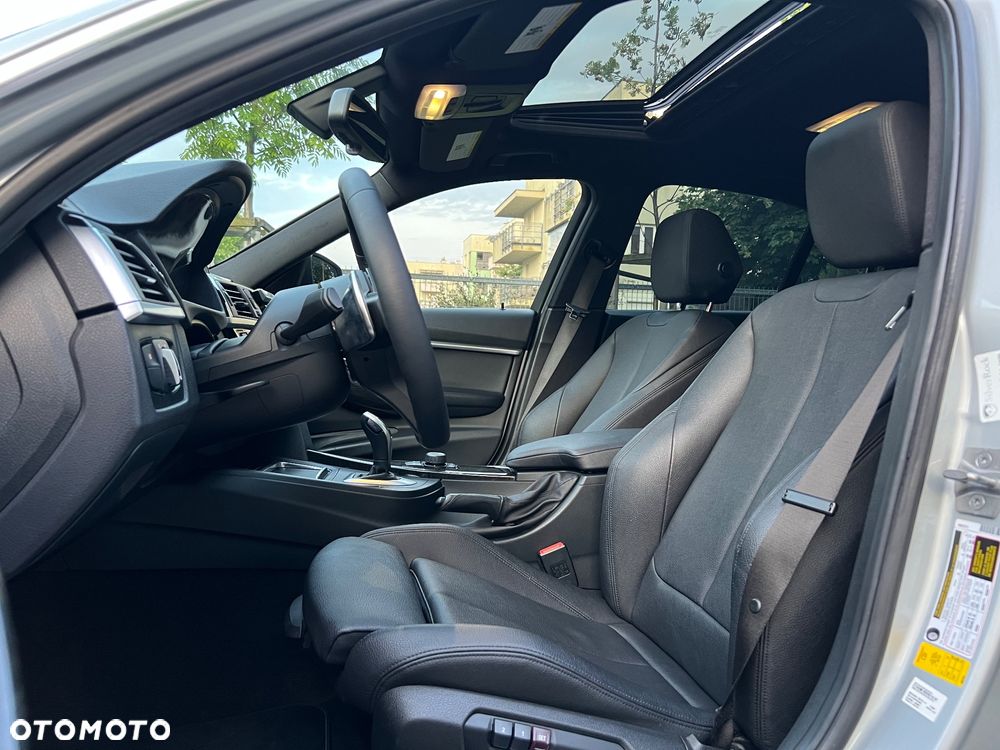 BMW Seria 3 330i - 12