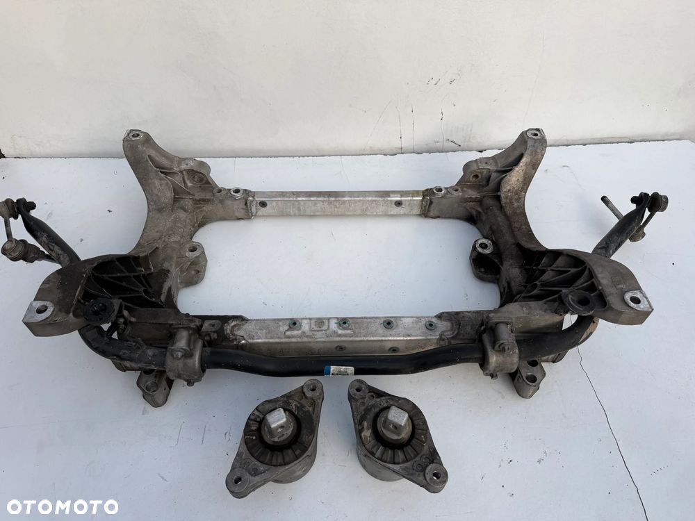 MASERATI GHIBLI QUATTROPORTE SANKI WÓZEK TRAWERS PRZÓD 670001450 670001453