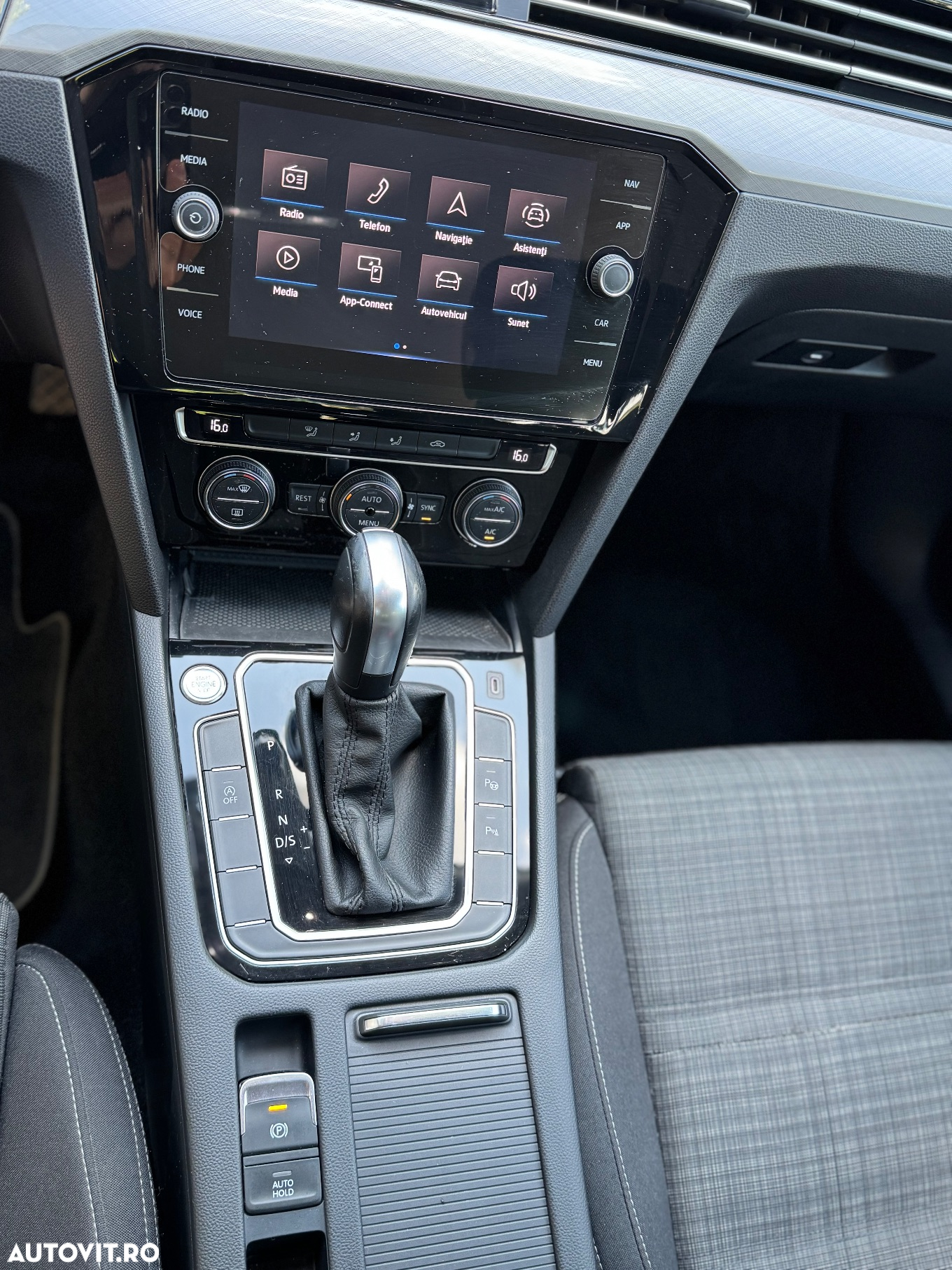 Volkswagen Passat - 12
