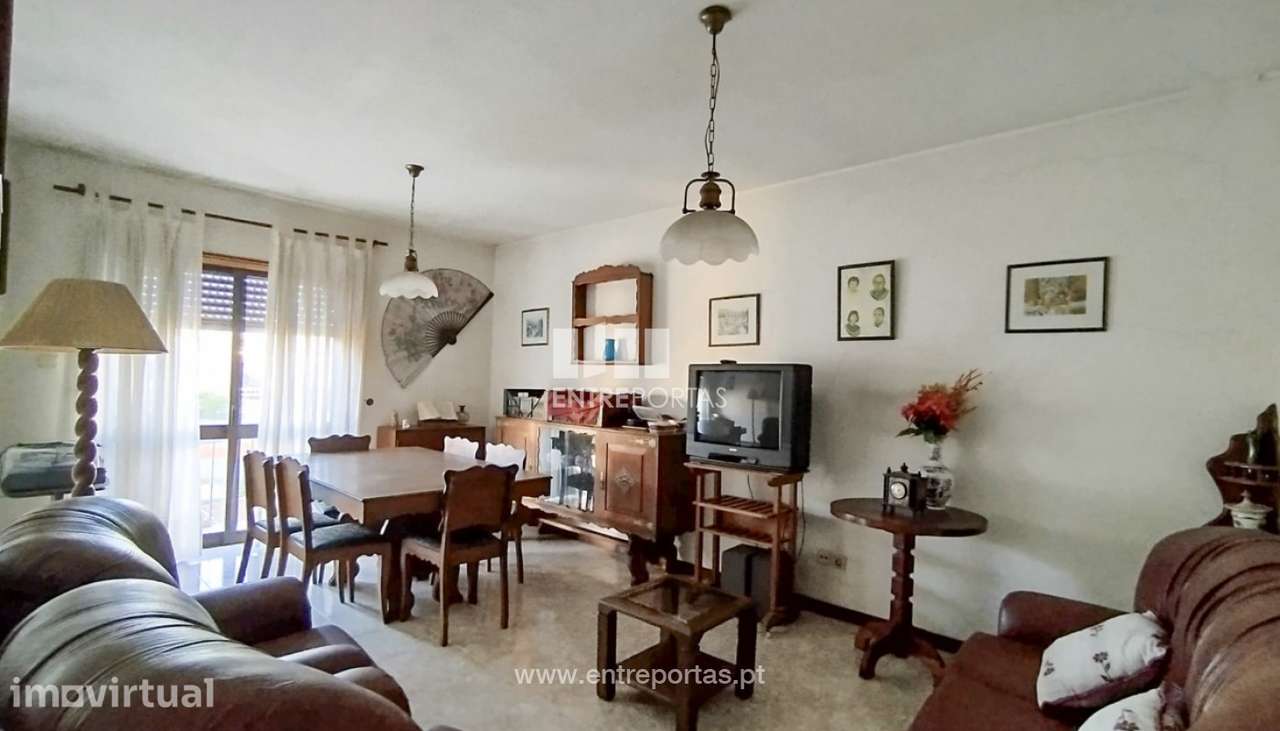Venda de Moradia em banda, V4+2, próxima do centro na Póvoa de Varzi - Grande imagem: 2/19