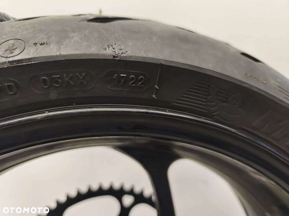 Felga tył, tylna, koło, tarcza hamulcowa, zębatka, ośka tył Triumph Trident 660 2022 - 6