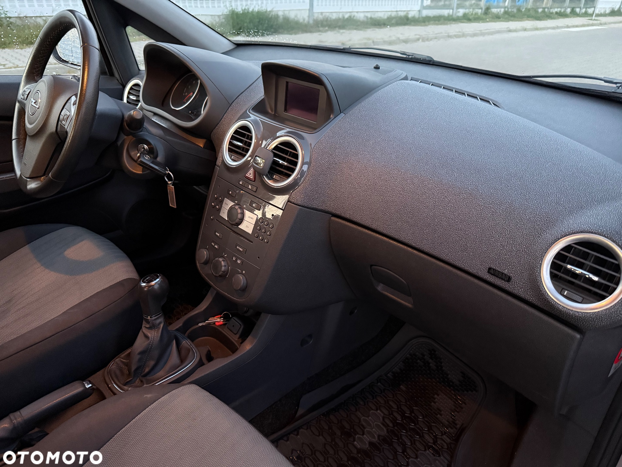 Opel Corsa 1.4 16V Cosmo - 17