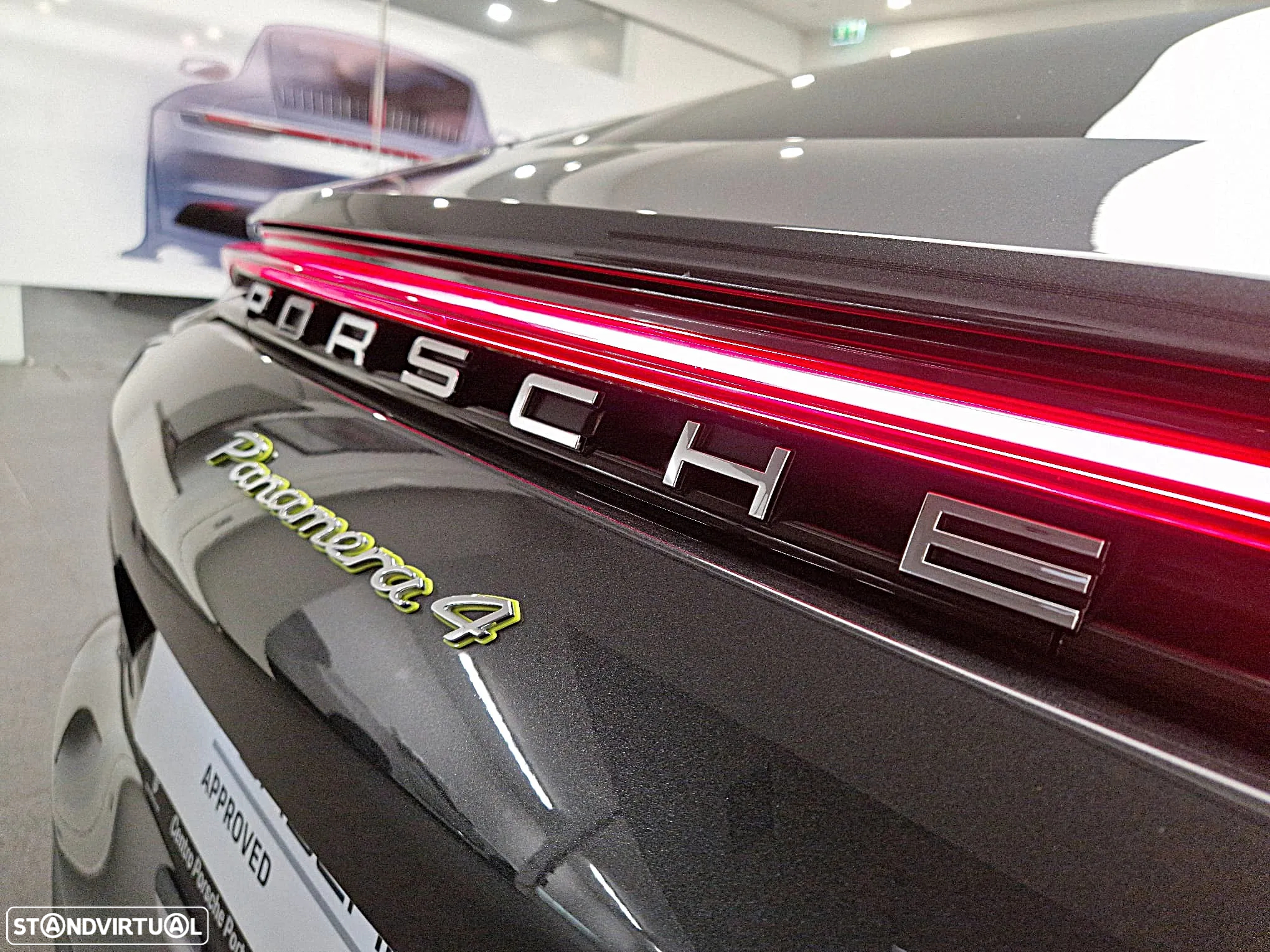 Porsche Panamera 4 E-Hybrid - 4