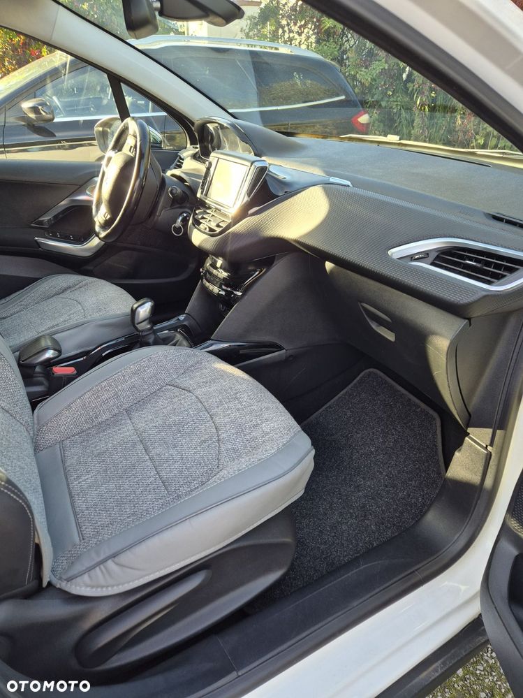 Peugeot 2008 - 11