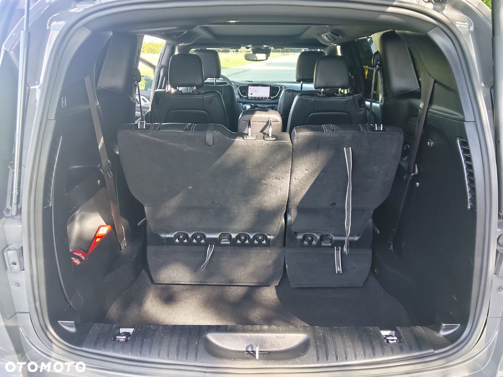 Chrysler Pacifica - 17