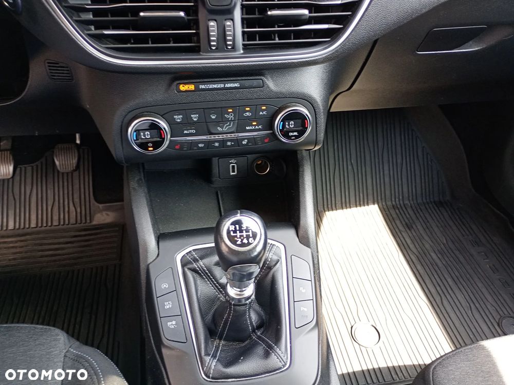 Ford Focus 1.5 EcoBoost Active - 11