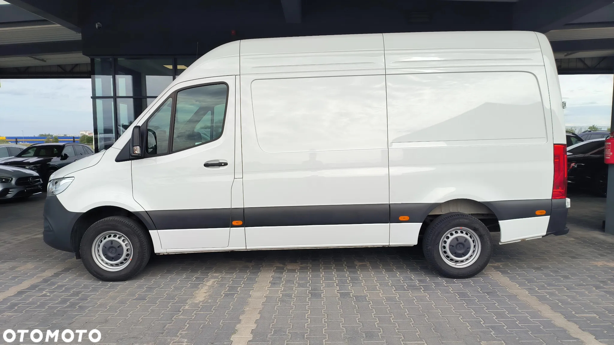 Mercedes-Benz Sprinter - 4
