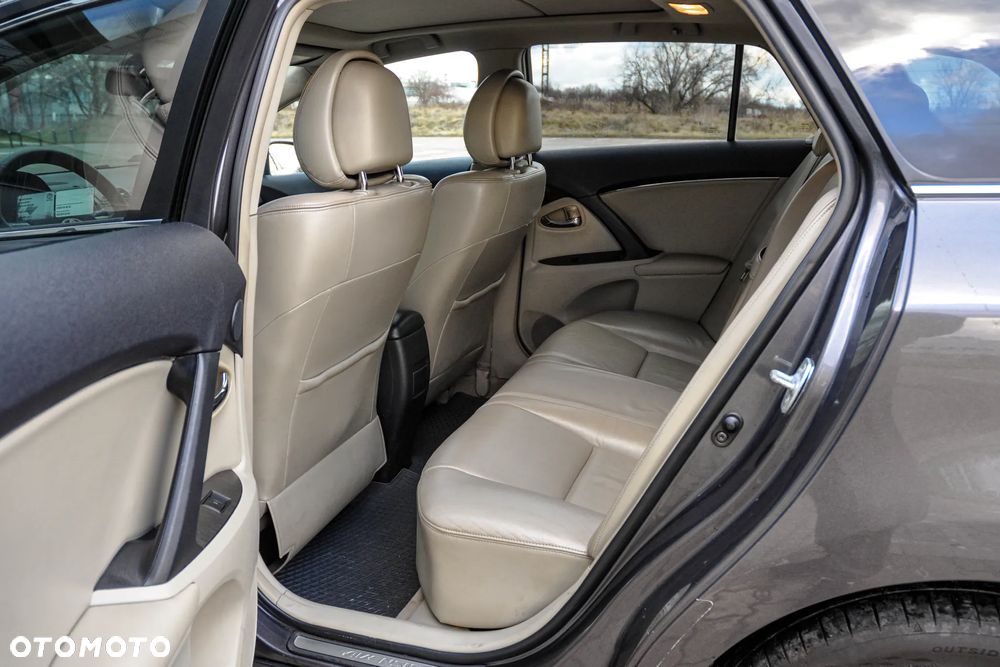 Toyota Avensis 2.2 D-CAT Premium - 8