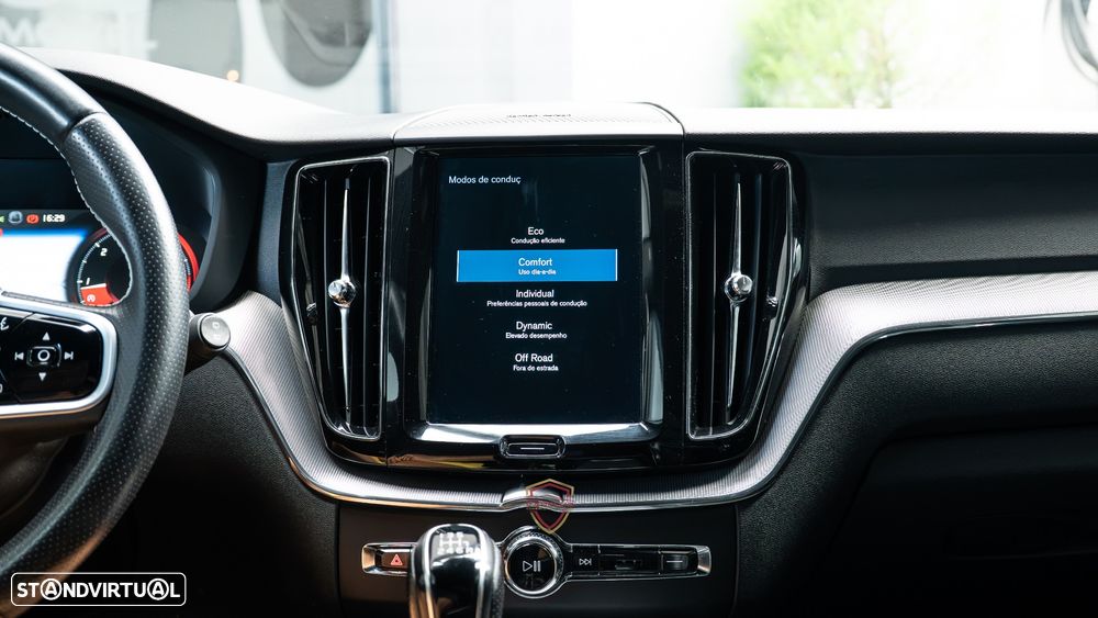 Volvo XC 60 D4 AWD RDesign - 38
