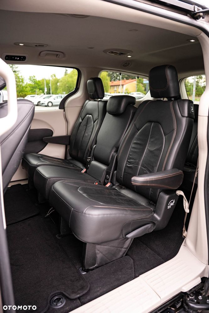 Chrysler Pacifica - 19