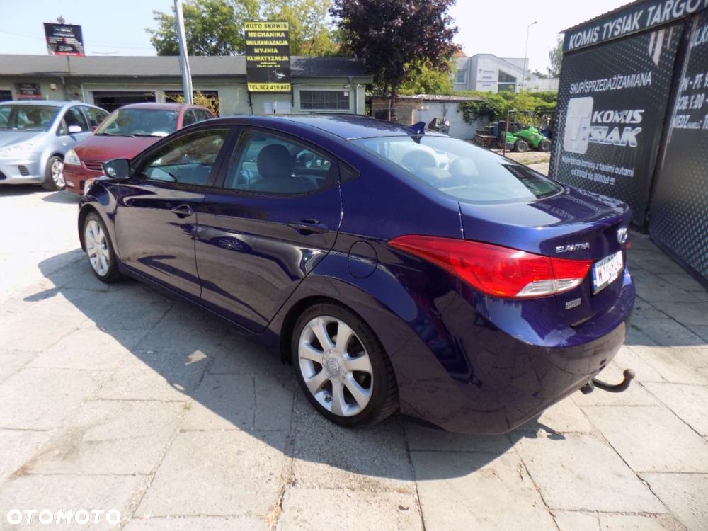 Hyundai Elantra - 3