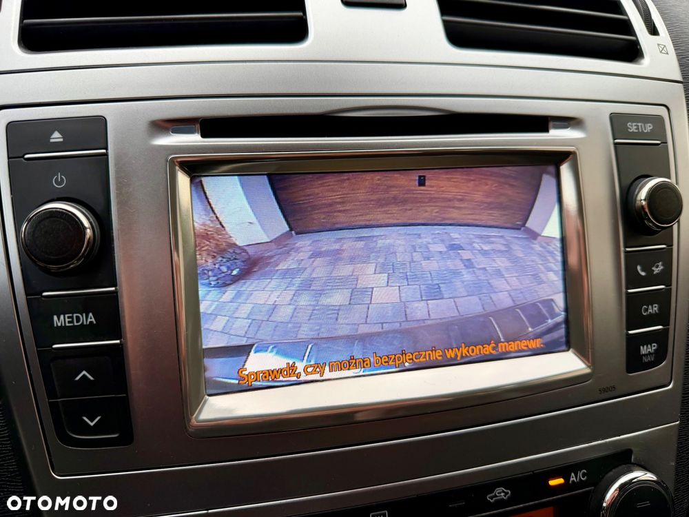 Toyota Avensis 1.8 Sol NAVI - 28