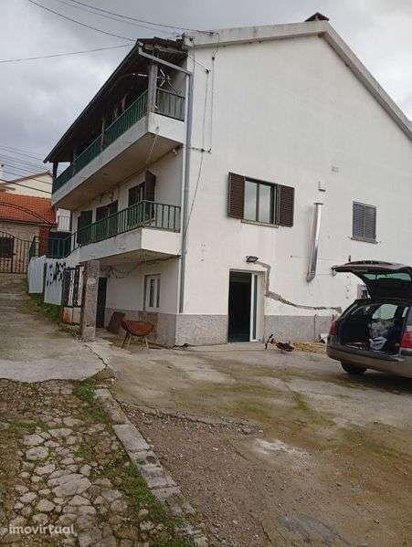 Moradia com rés chão  1andar e sótão - Grande imagem: 2/3