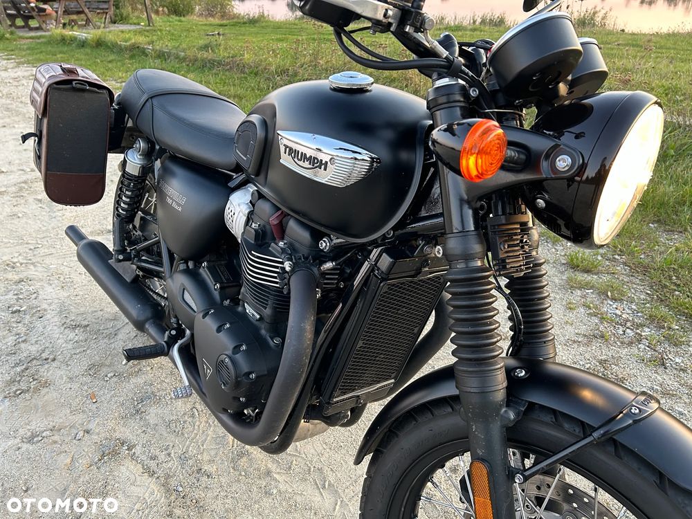 Triumph Bonneville - 14