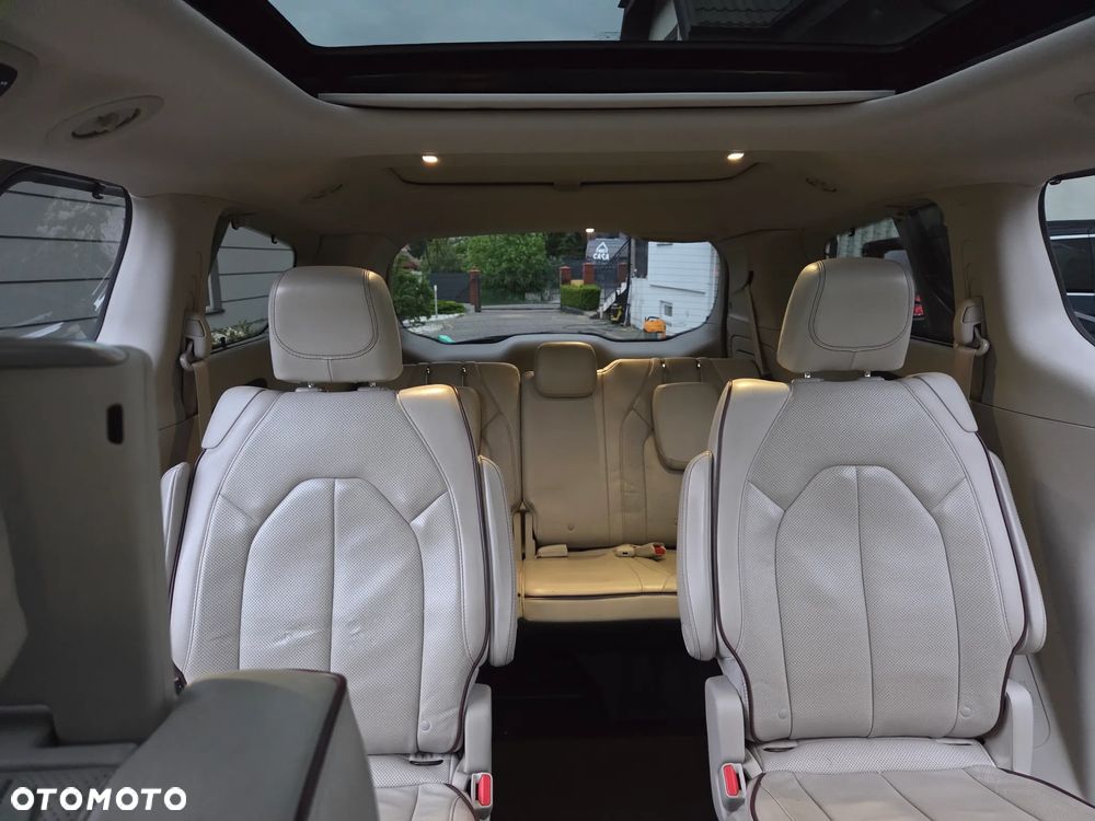 Chrysler Pacifica - 14