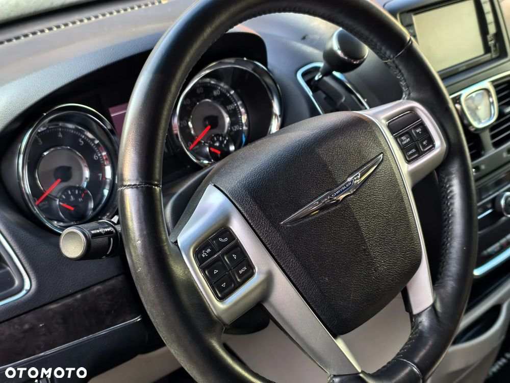 Chrysler Town & Country ver-3-6-touring - 11