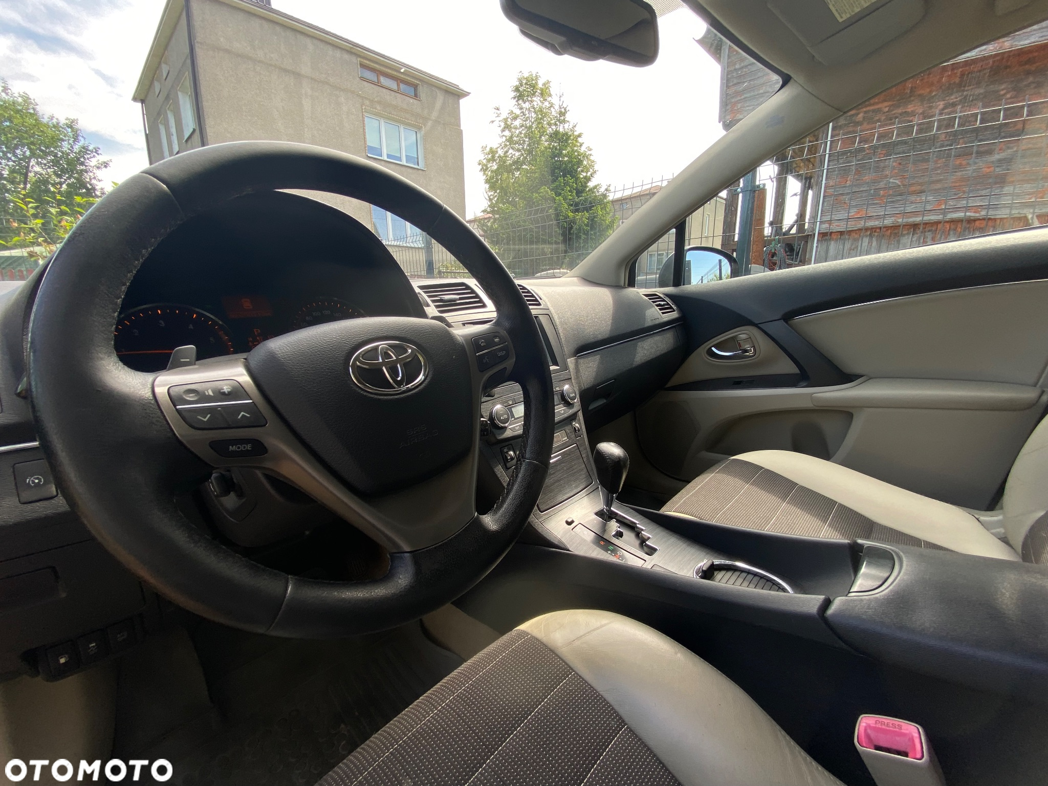 Toyota Avensis 2.2 D-CAT Premium - 12