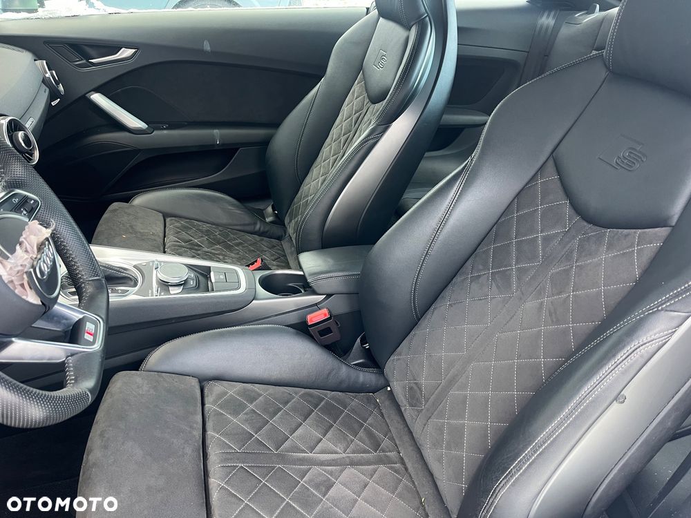 Audi TT S Coupé - 24