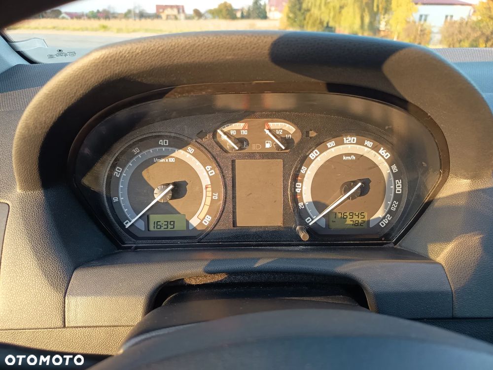 Skoda Fabia 1.4 16V Ambiente - 11