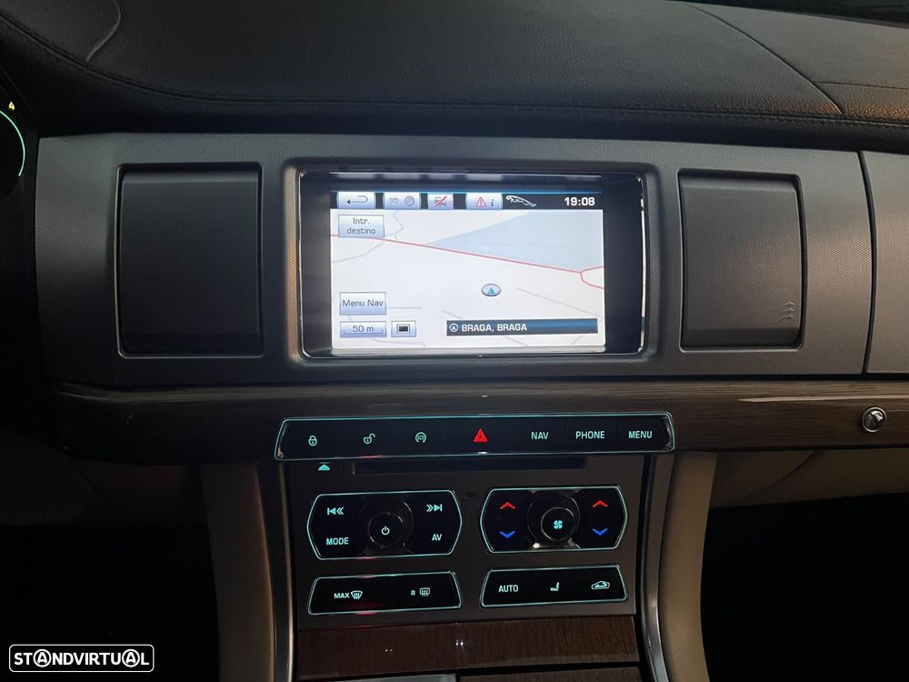 Jaguar XF Sportbrake 2.2 D Premium Luxury - 28