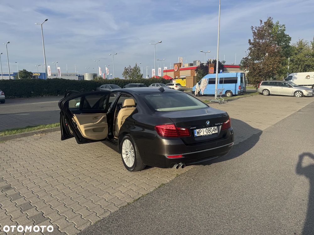 BMW Seria 5 525d xDrive Luxury Line - 2