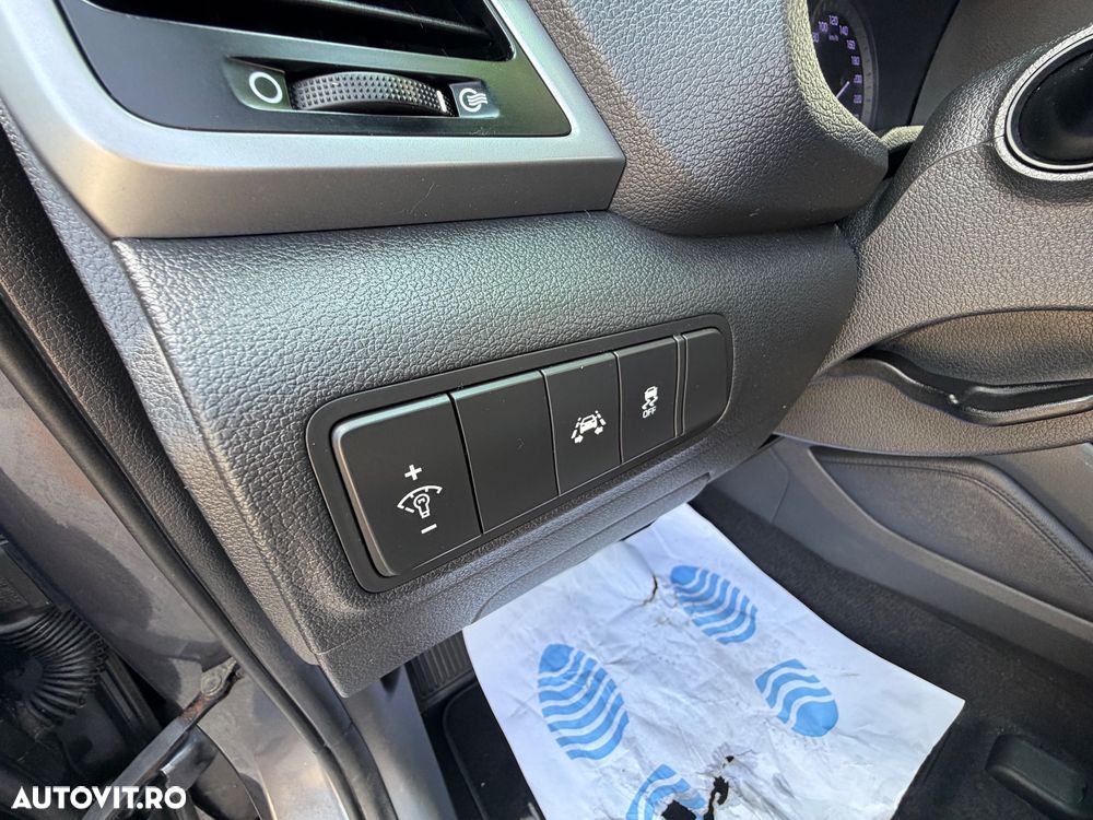 Hyundai Tucson blue 1.7 CRDi 2WD Intro Edition - 15