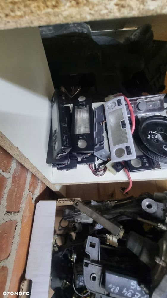 ŚRODKOWA LAMPKA PODSUFITKI CZARNA BMW 8 E31 850 840 M-TECHNIC - 1