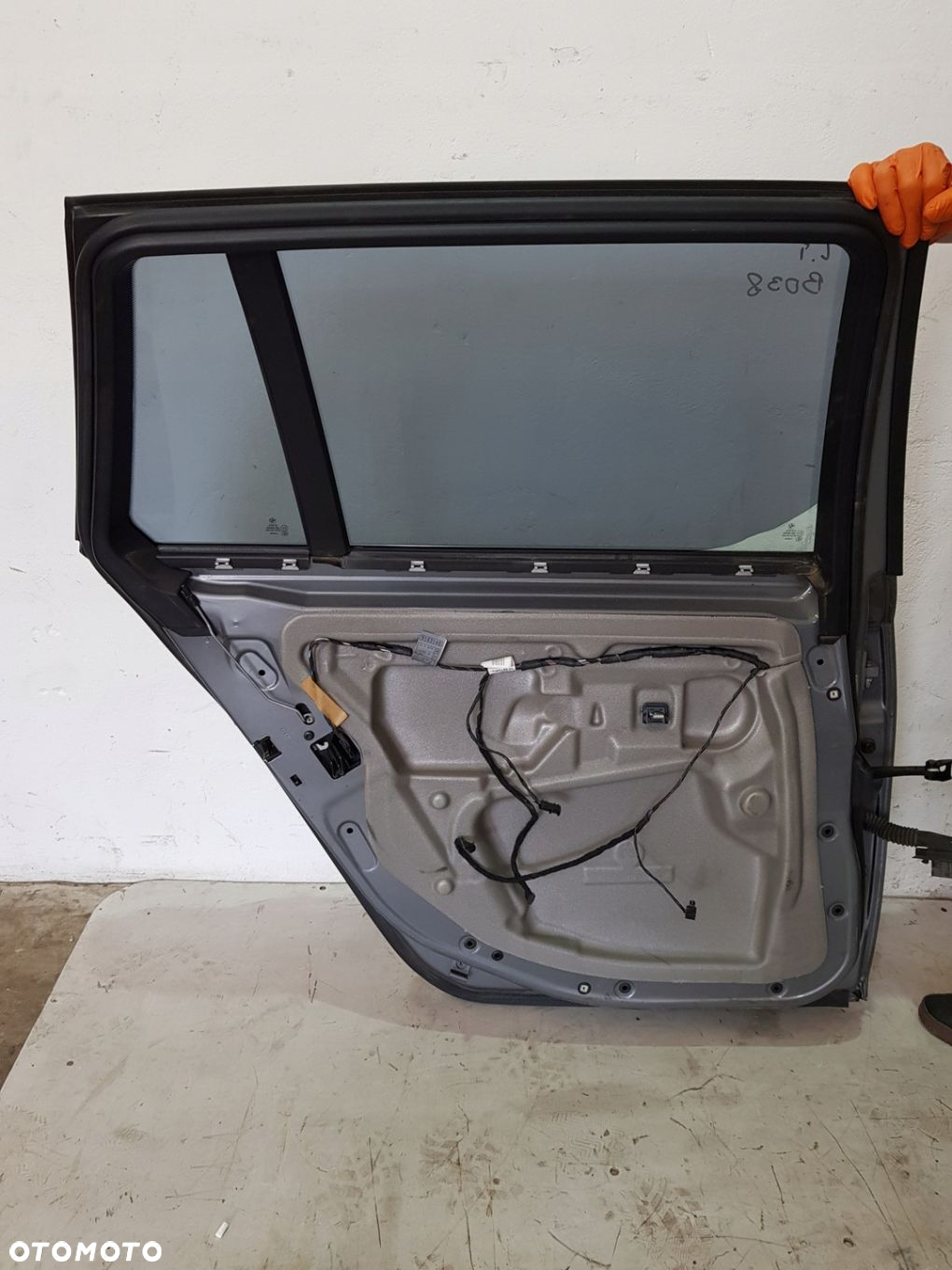 DRZWI LEWE LEWY TYŁ BMW E61 LCI EUR SPACEGRAU METALLIC A52/7 - 8