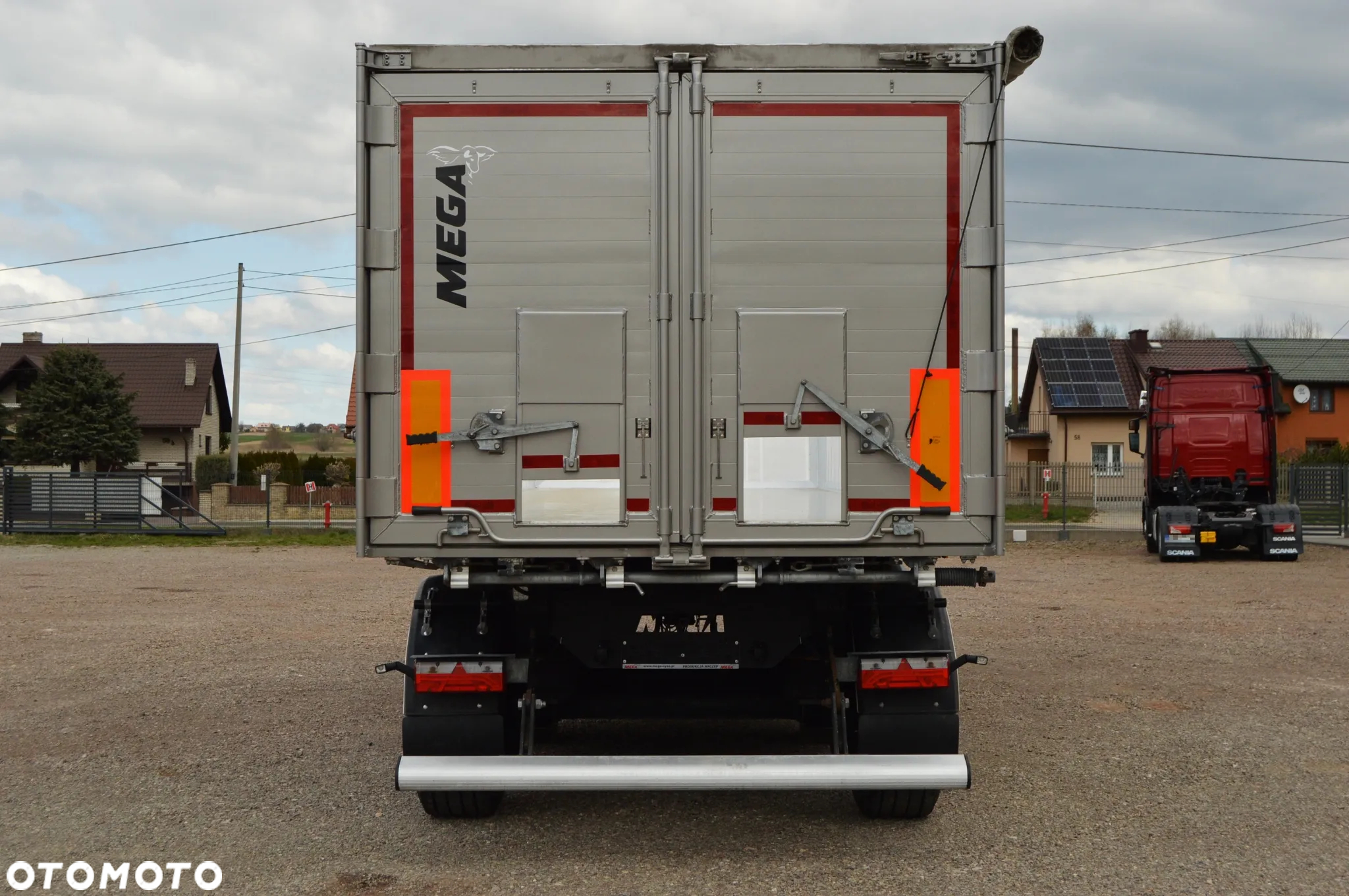 Mega / BENALU /  5700 kg / 45 m3 !!! - 5