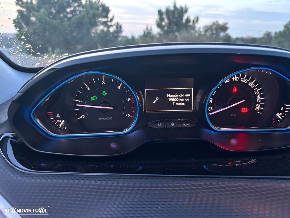 Peugeot 2008 - 8