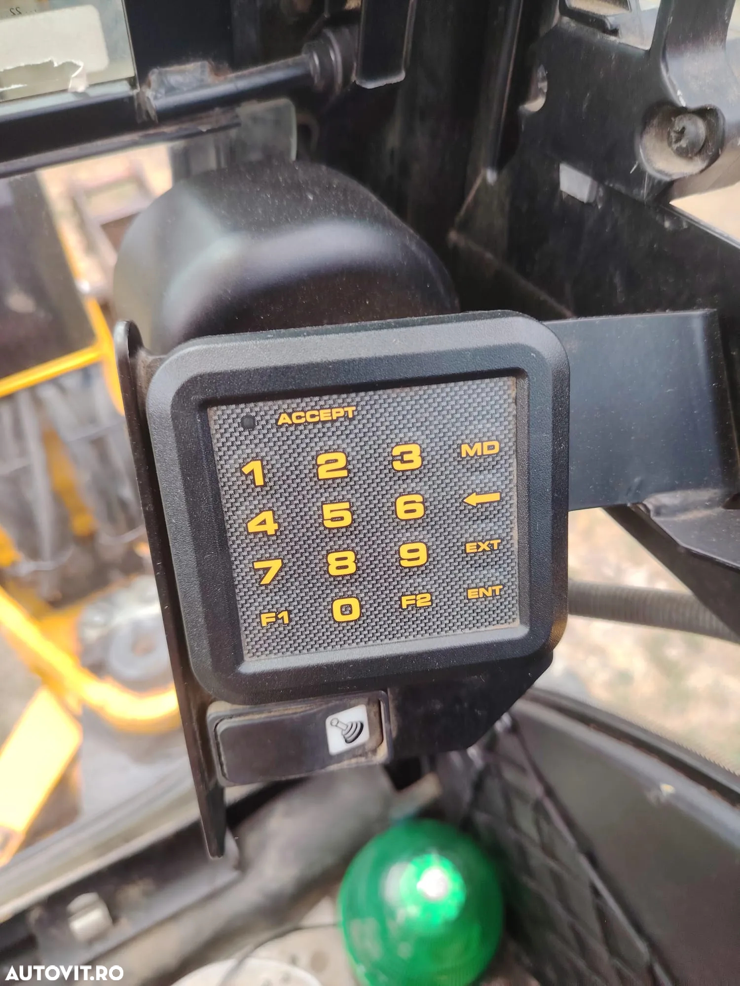 JCB 8026 - 13