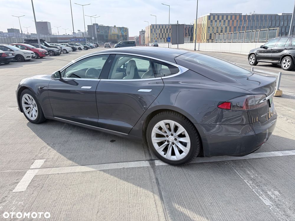 Tesla Model S - 12
