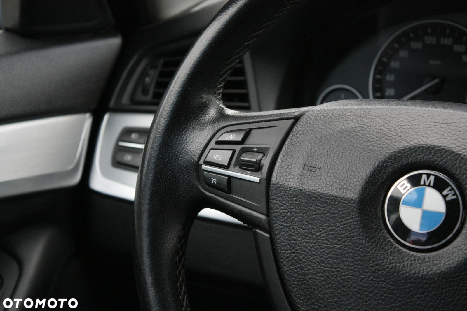 BMW Seria 5 520d - 28