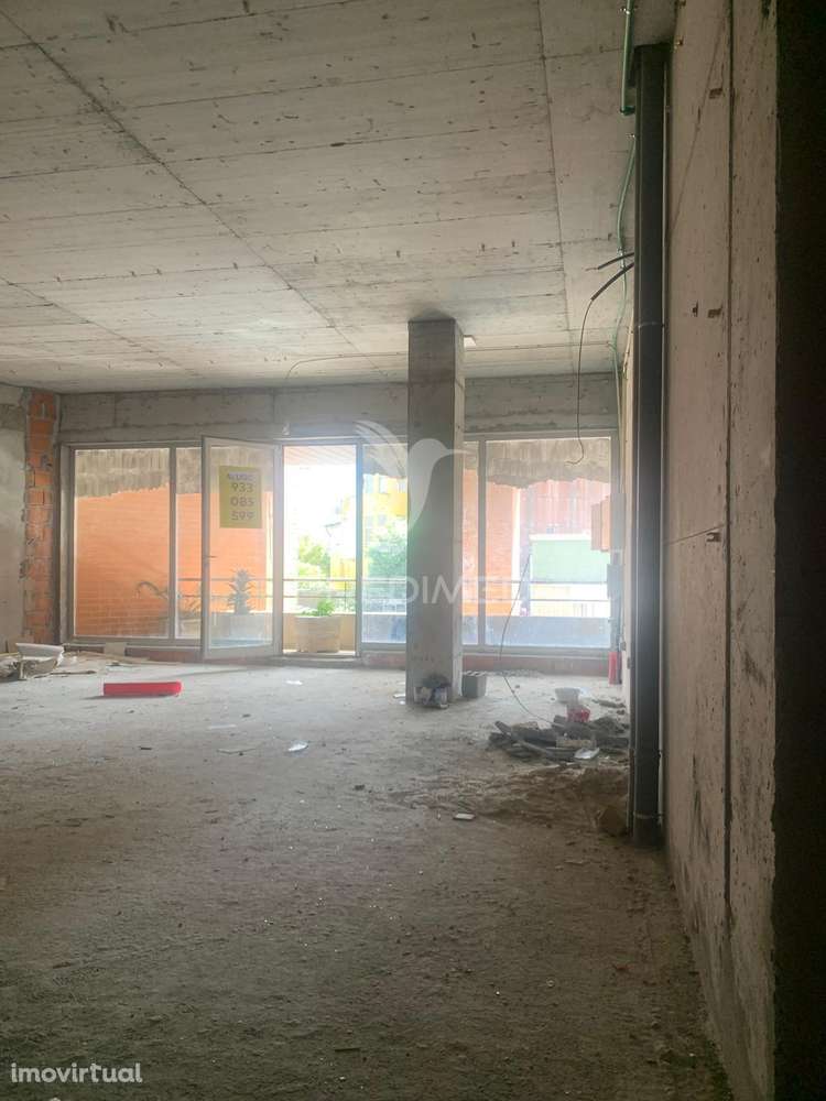 Loja em bruto na Praça da Rainha Dona Amélia, Bonfim - Grande imagem: 2/11