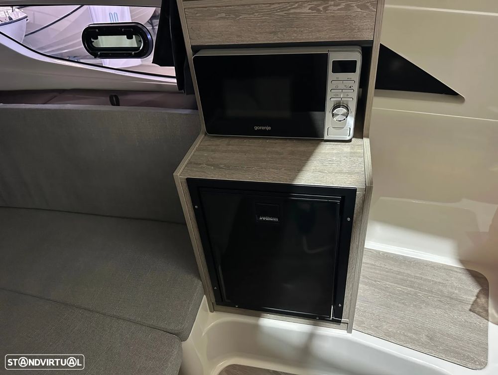 Quicksilver Activ 875 Sundeck - 19