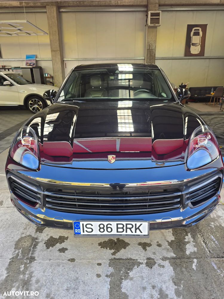 Porsche Cayenne - 1