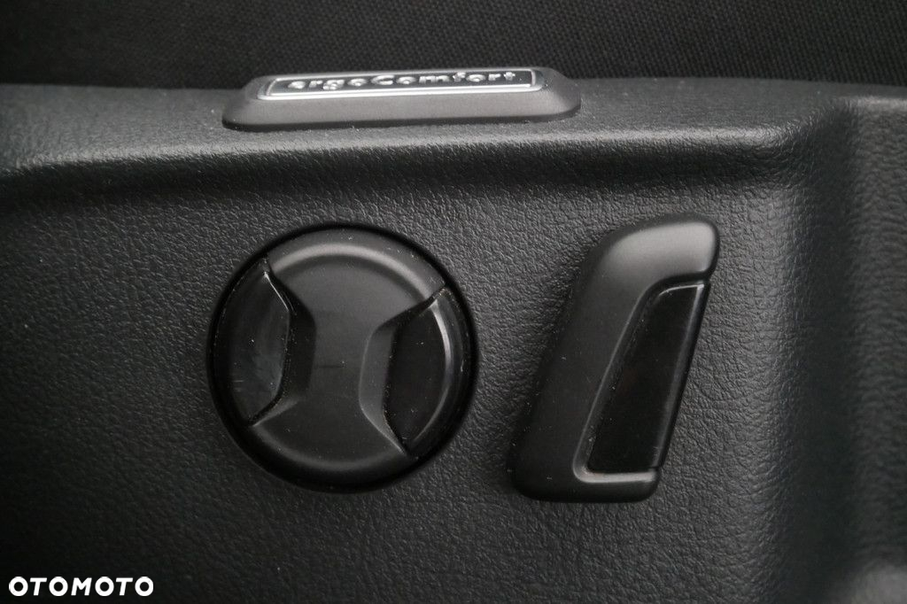 Volkswagen Passat 2.0 TSI Business DSG - 28