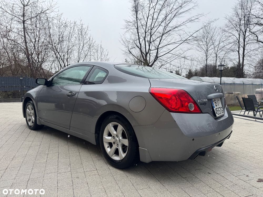 Nissan Altima - 5