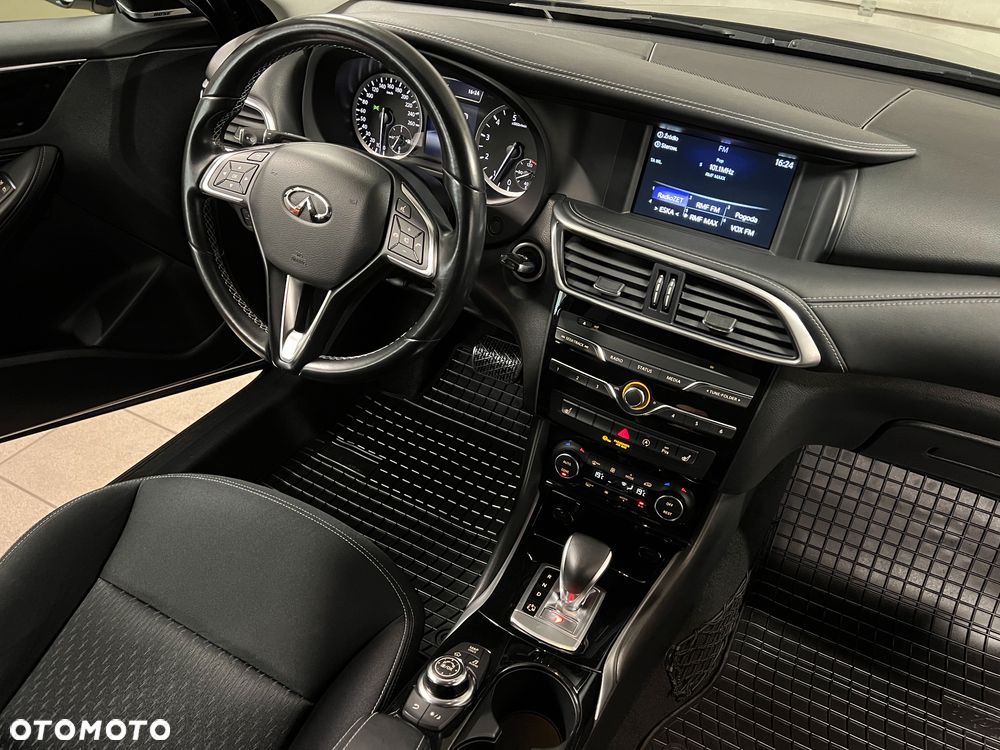 Infiniti Q30 1.6t Premium 7DCT - 25