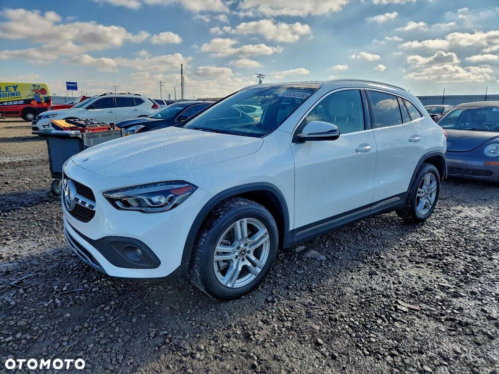 Mercedes-Benz GLA - 2