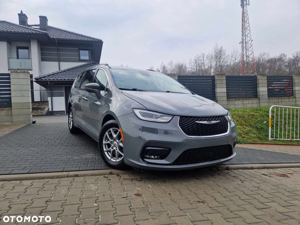 Chrysler Pacifica - 2