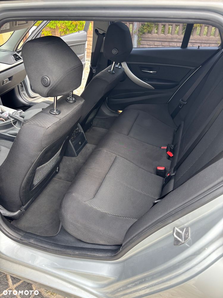 BMW Seria 3 318d - 10