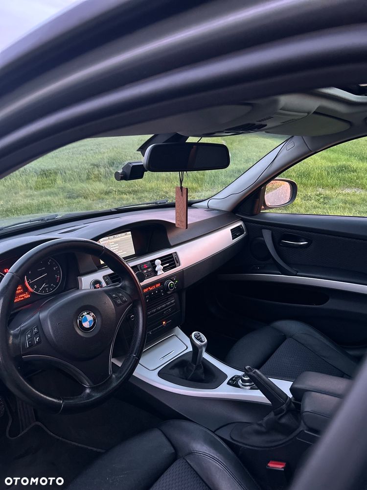 BMW Seria 3 320i - 16
