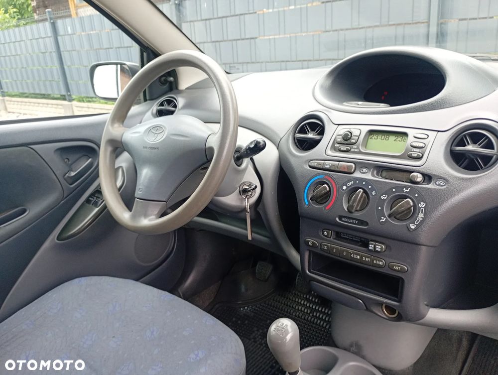 Toyota Yaris - 5