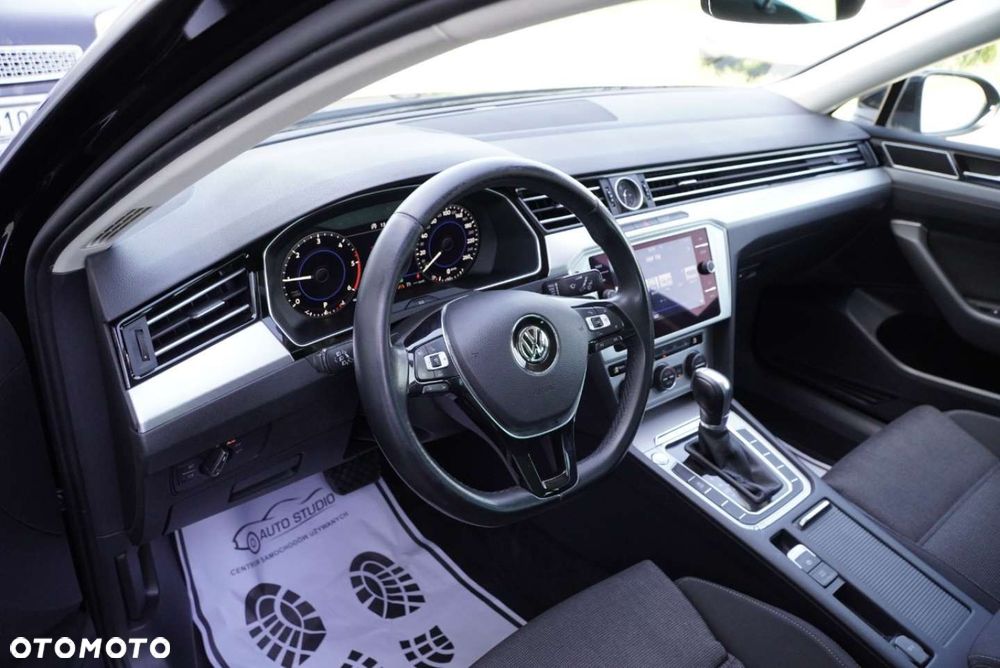 Volkswagen Passat 2.0 TDI SCR DSG Comfortline - 9