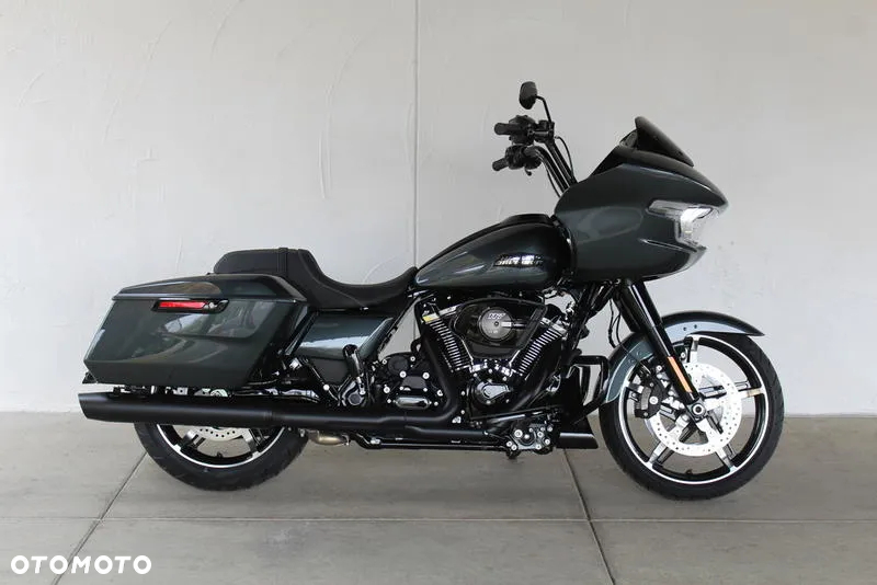 Harley-Davidson Touring Road Glide - 2