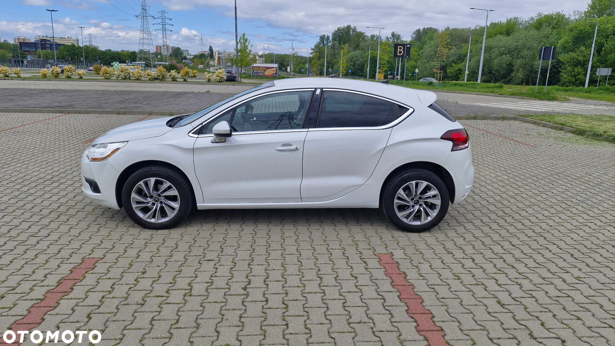 Citroën DS4 e-HDi 115 SoChic - 4